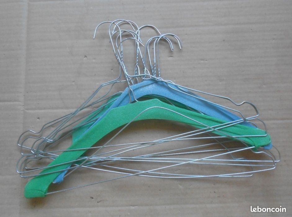 Lot de 11 cintres (image 1)