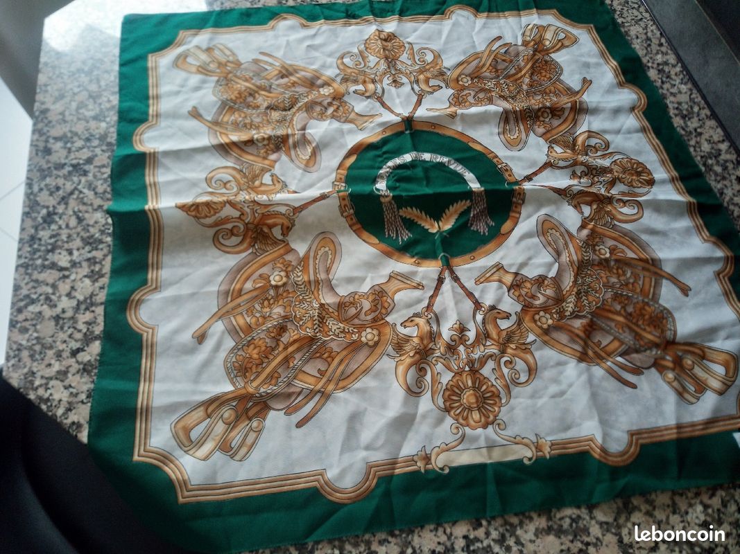 Foulard vert (image 1)