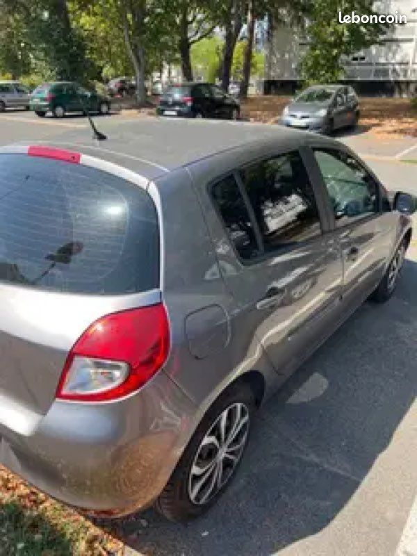 Renault clio 3 1.5 dci 75 cv (image 8)