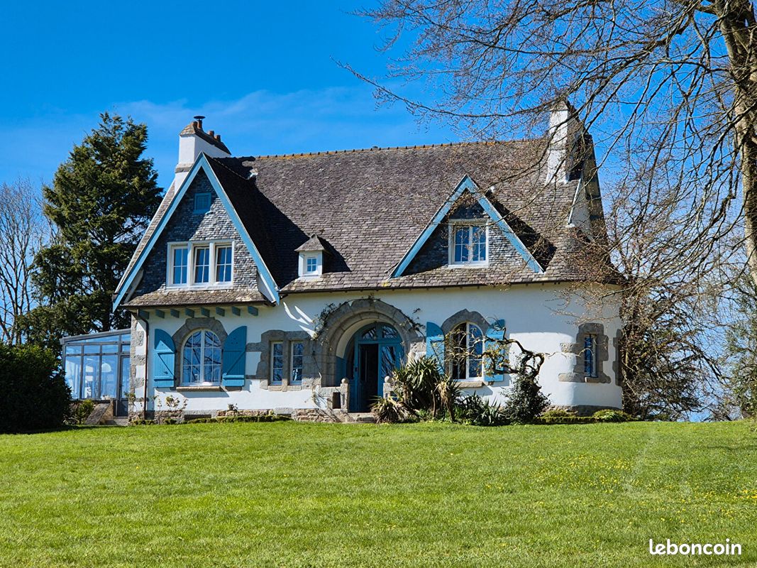 Maison 10 pièces 224 m² · à Landivisiau · 224 m² · 676 000 €