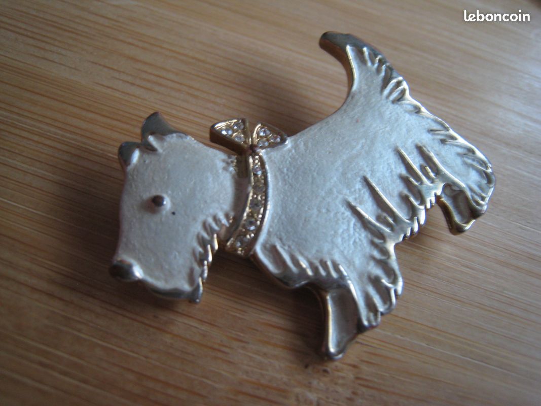 Broche Vintage Chien En Métal Doré Et émaillé Avec Strass - Occasion En Parfait état