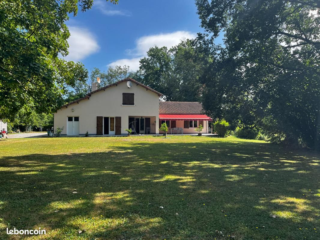 Maison 7 pièces 215 m² · à Saint-Gervais-les-Trois-Clochers · 215 m² · 229 000 €