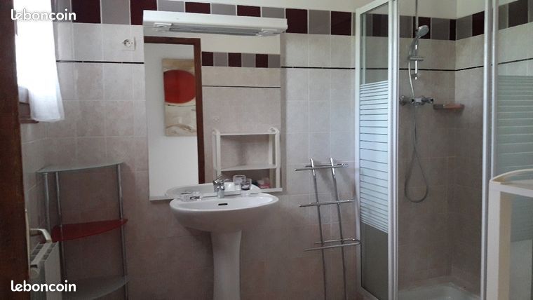 Location appartement dans maison avec piscine (image 7)