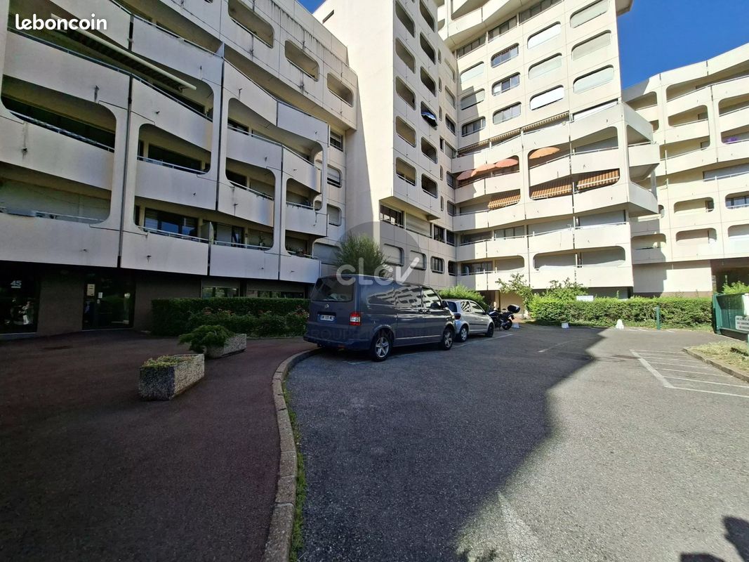Parking/box 13 m² Lyon 9ème (image 1)