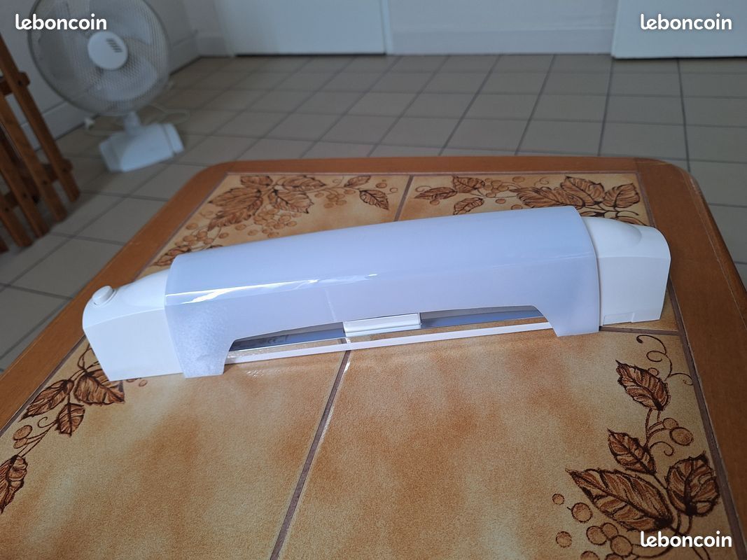 Applique néon LED marque TIBELEC 540 lumens jamais servie (image 9)