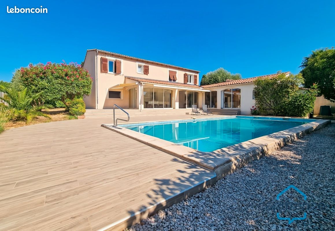 Maison 7 pièces 222 m² · à Castries · 222 m² · 599 000 €