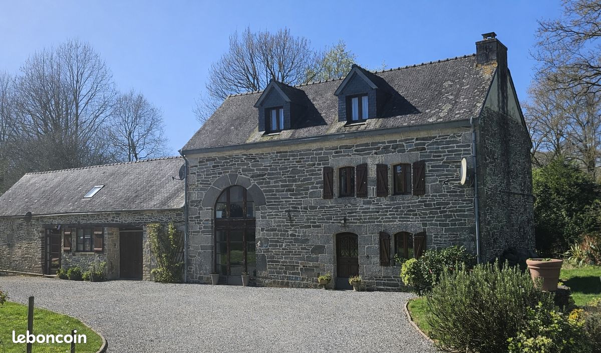 Maison 10 pièces 236 m² · à Évellys · 236 m² · 280 000 €
