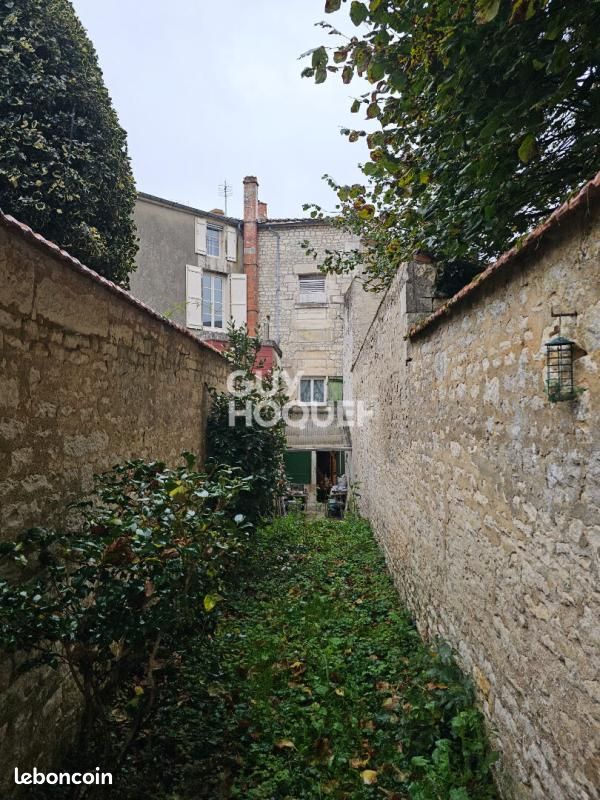 Maison 4 pièces 90 m² · à Fontenay-le-Comte · 90 m² · 76 300 €