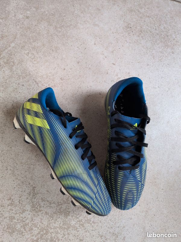 Paire chaussure de foot Addidas 36,5 (image 1)