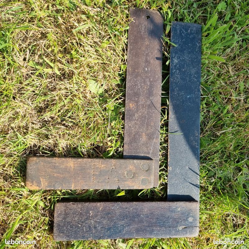 2 anciennes équerres bois et fer (image 1)