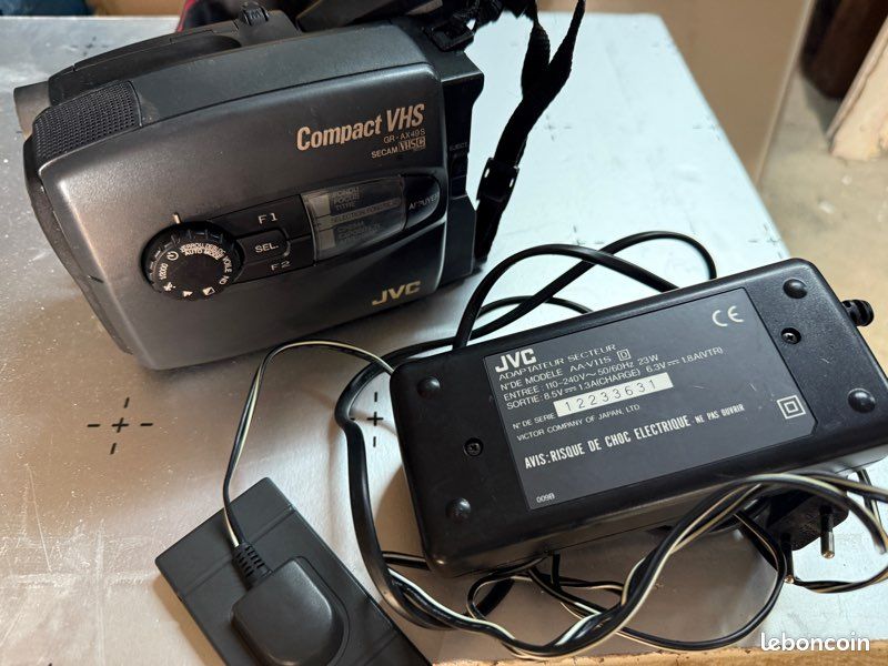 CAMESCOPE VHS JVC GR-AX850S EUR 20,00 - FR