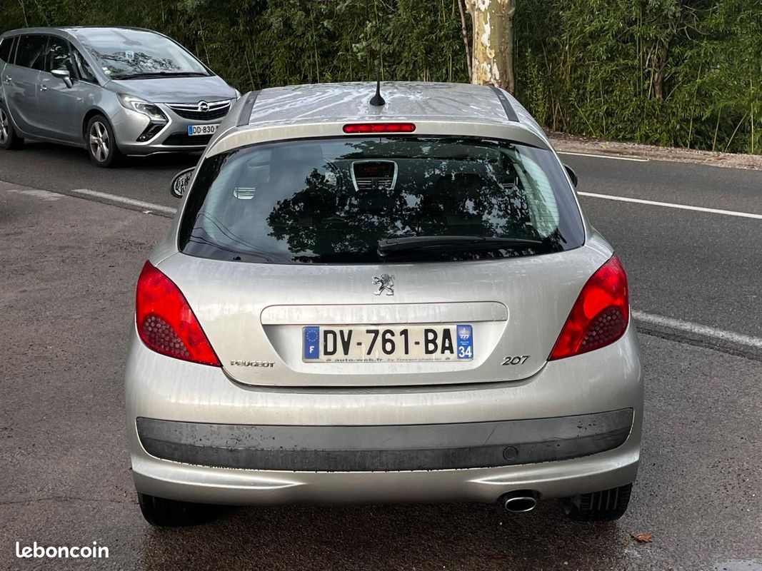 PEUGEOT 207 1.6i 16V - 120 - BVA Sport Pack (image 5)