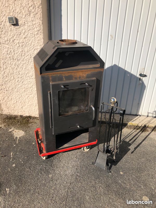 Cheminée avec accessoires (image 3)