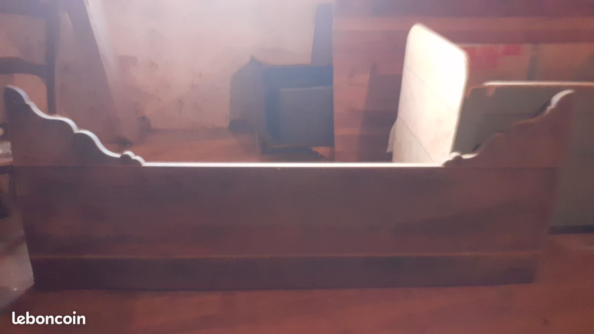 Lit ancien (image 1)