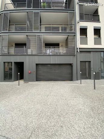 Parking/box Limonest