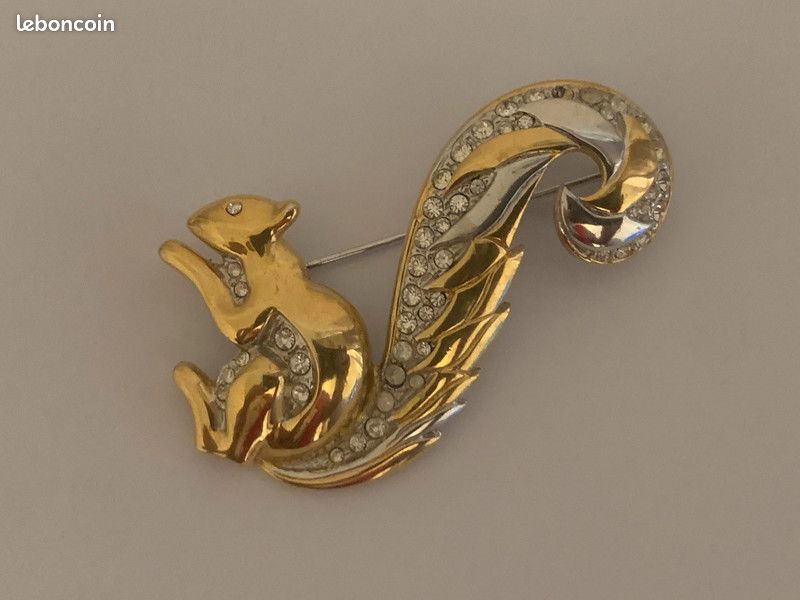 Broche Zoé Coste France - écureuil Avec Pierre Verte - Laiton Doré - Années 90 - Très Bon état