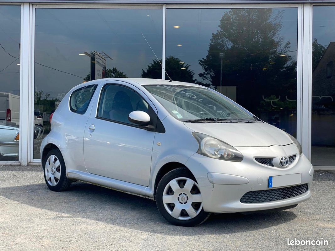 Toyota aygo 1.0 VVTI 68ch / Climatisation / Direction assistée / Compacte et confort (image 1)