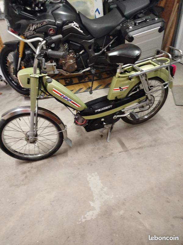 PEUGEOT cyclomoteur mobylette peugeot 102 occasion   Le Parking