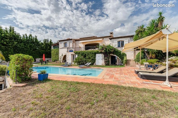 Villa 6 pièces 300 m²