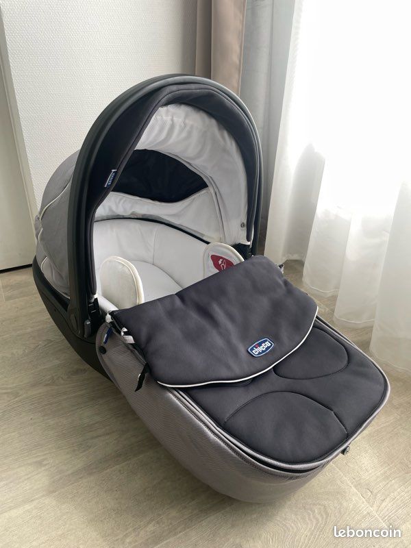 Nacelle auto Chicco inclinable – Très bon état (image 1)