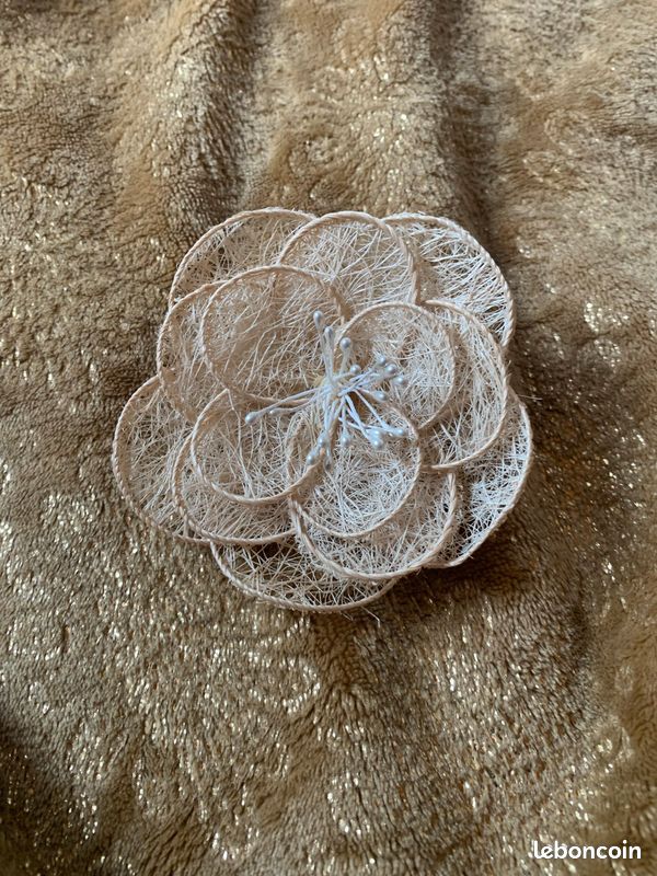 Broche fleur (image 2)
