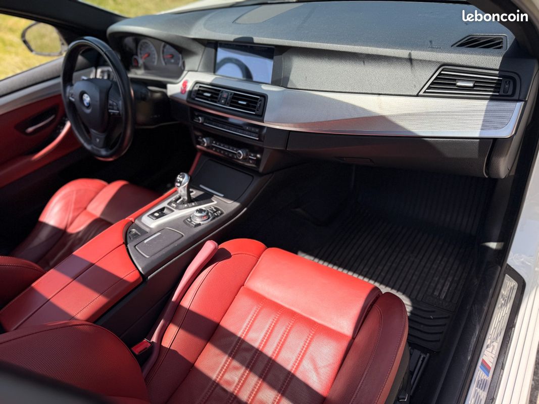 BMW M5 4.4 V8 560ch MOTORSPORT / FULL OPTIONS / EXTENSION DE GARANTIE 12 MOIS OFFERTE (image 14)