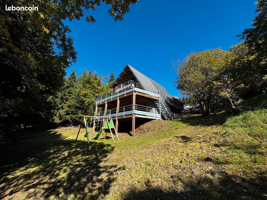 Maison 8 pièces 166 m² · à Besse-Et-Saint-Anastaise · 166 m² · 630 000 €