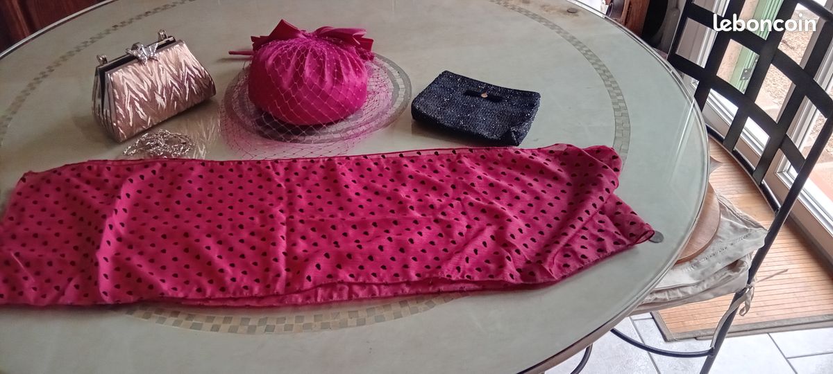 Ensemble chapeau et pochette pour mariage. (Femme) (image 1)