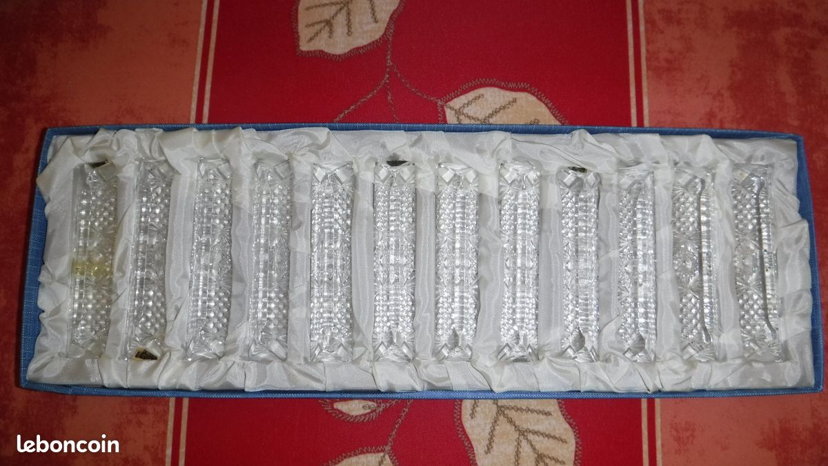 Boîte de 12 Portes Couteaux en cristal au plomb 24% PbO d'Oxyde de plomb soufflé à la bouche et taillé à la main. 1 Porte Couteau a cassé et a été recollé (image 4)