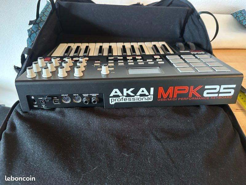 Akai MPK25 avec sac de transport - TBE (image 2)