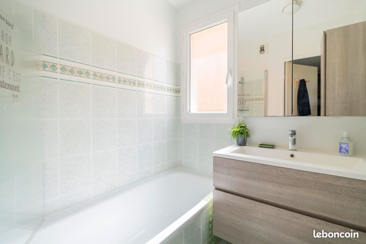 VENTE DIRECTE PROPRIÉTAIRE – 13010 LES TROIS PONTS – T4 LUMINEUX – TERRASSE 12 m² – PARKING PRIVATIF (image 17)