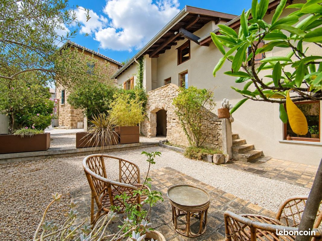 Maison 6 pièces 186 m² · à Tassin-la-Demi-Lune · 186 m² · 690 000 €