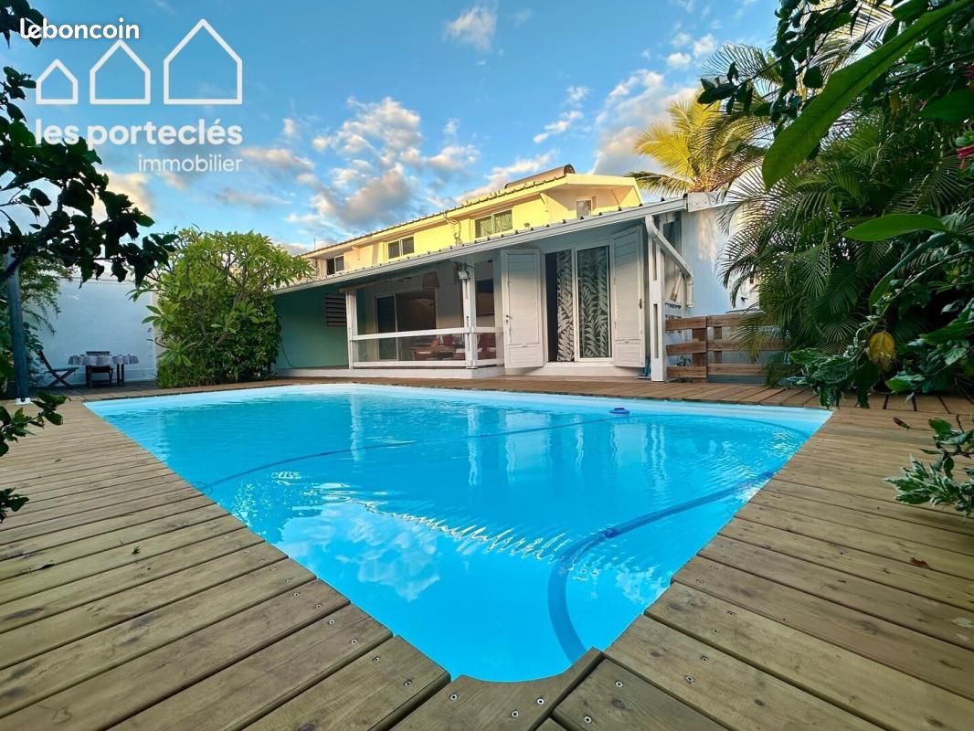 Maison 6 pièces 130 m² · à L'Étang-Salé · 130 m² · 720 000 €