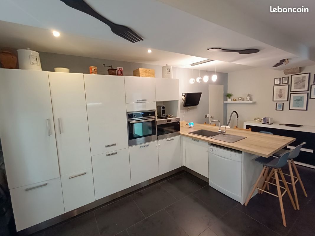 Maison 8 pièces 180 m² · à Vianne · 180 m² · 230 000 €