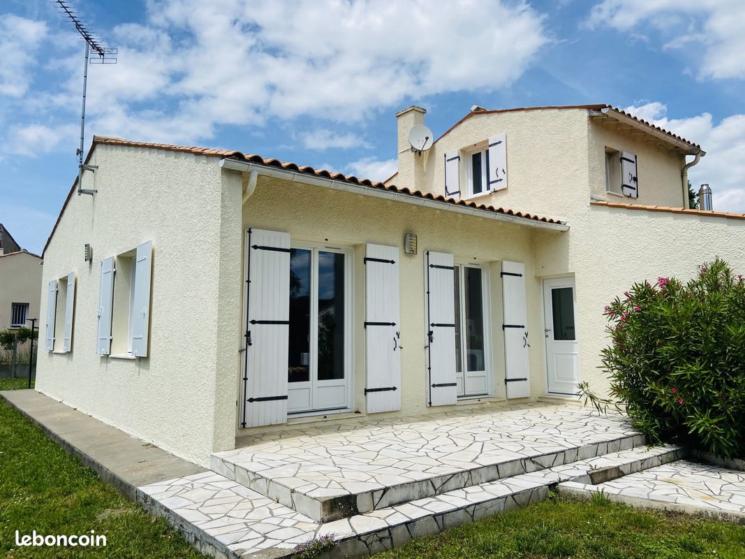 Maison 4 pièces 97 m² · à Cozes · 97 m² · 915 €