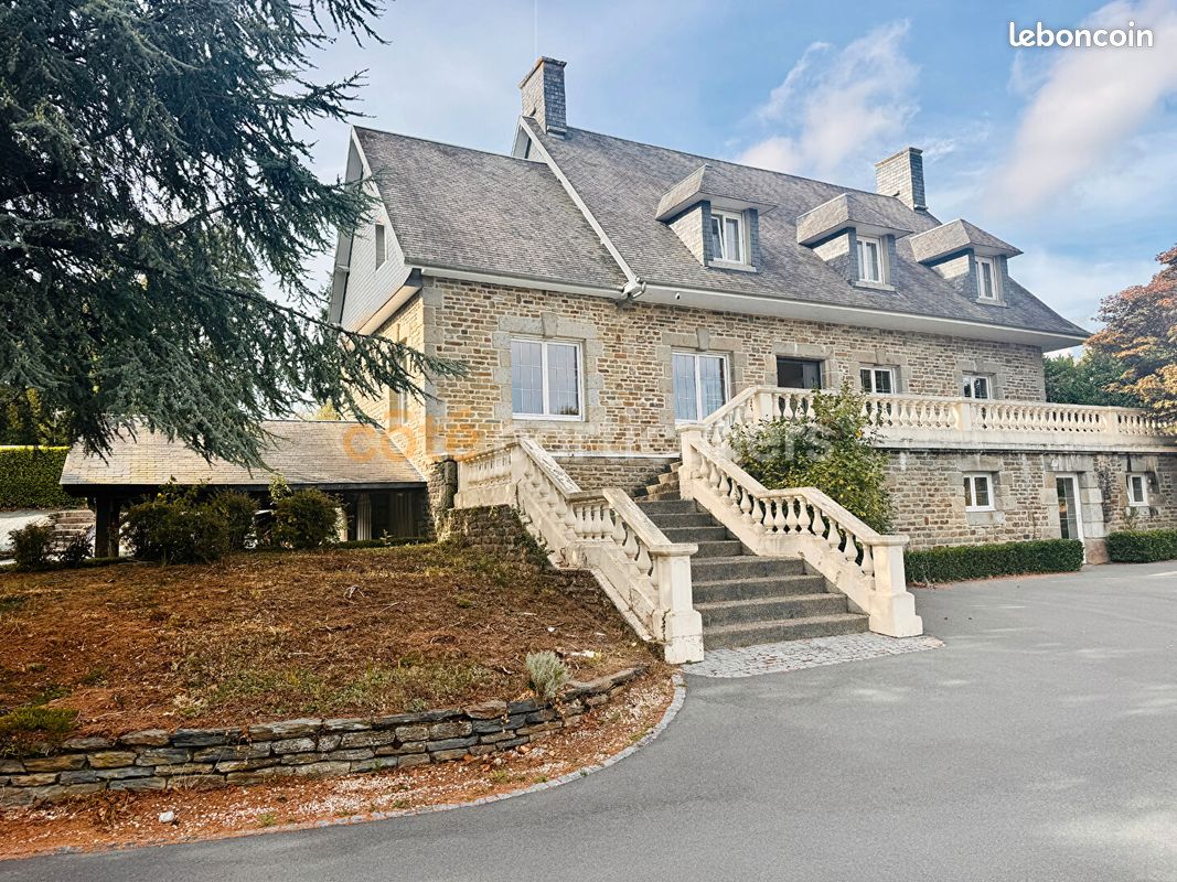 Maison 10 pièces 325 m² · à Condé-sur-Vire · 325 m² · 439 000 €