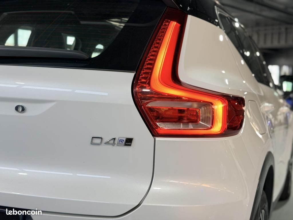 VOLVO XC40 D4 AWD 190 ch Geartronic R-Design- Toit ouvrant- Harman/Kardon- Keyless (image 11)