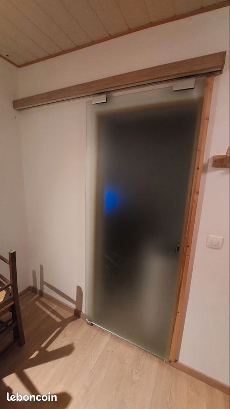 Porte coulissante en verre (image 1)