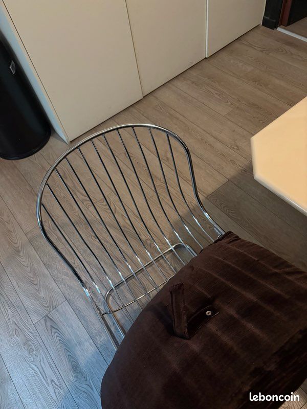 Chaise Design Métallique (image 3)