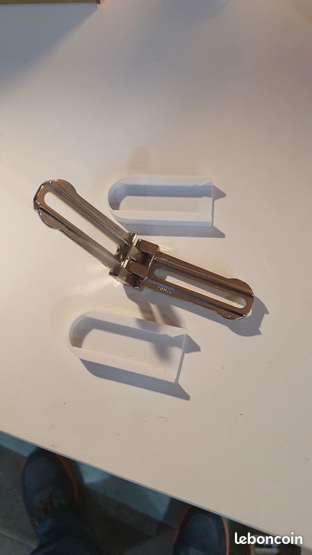 Fausse équerre de fixation ou charnière (image 3)