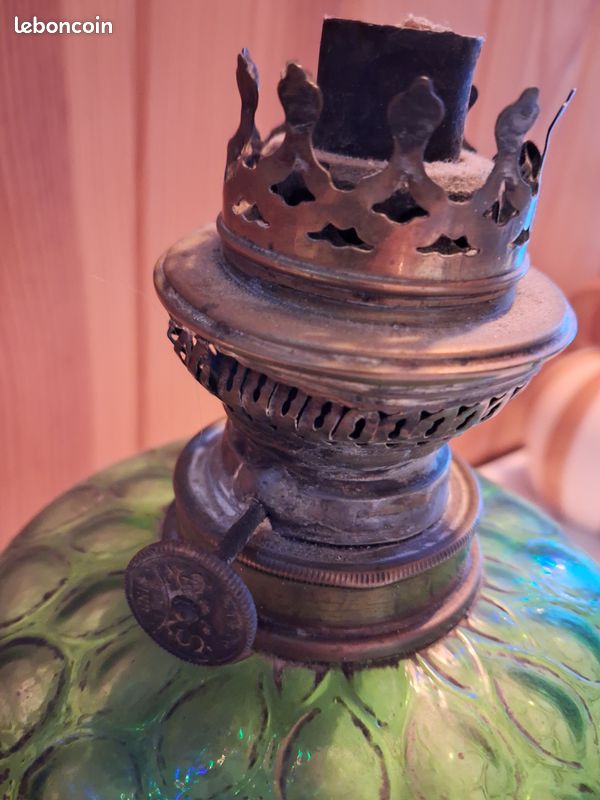 Lampe à pétrole ancienne (image 2)