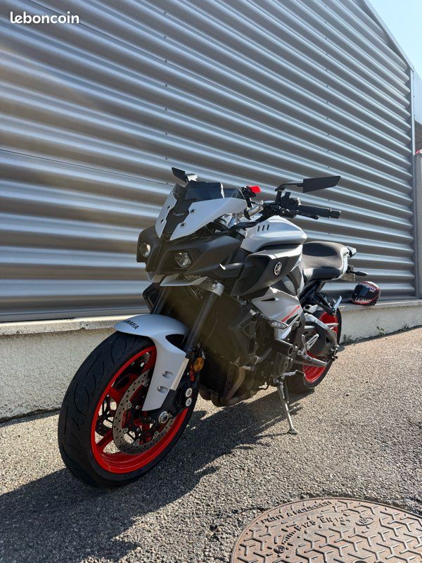 Yamaha mt10 (image 3)
