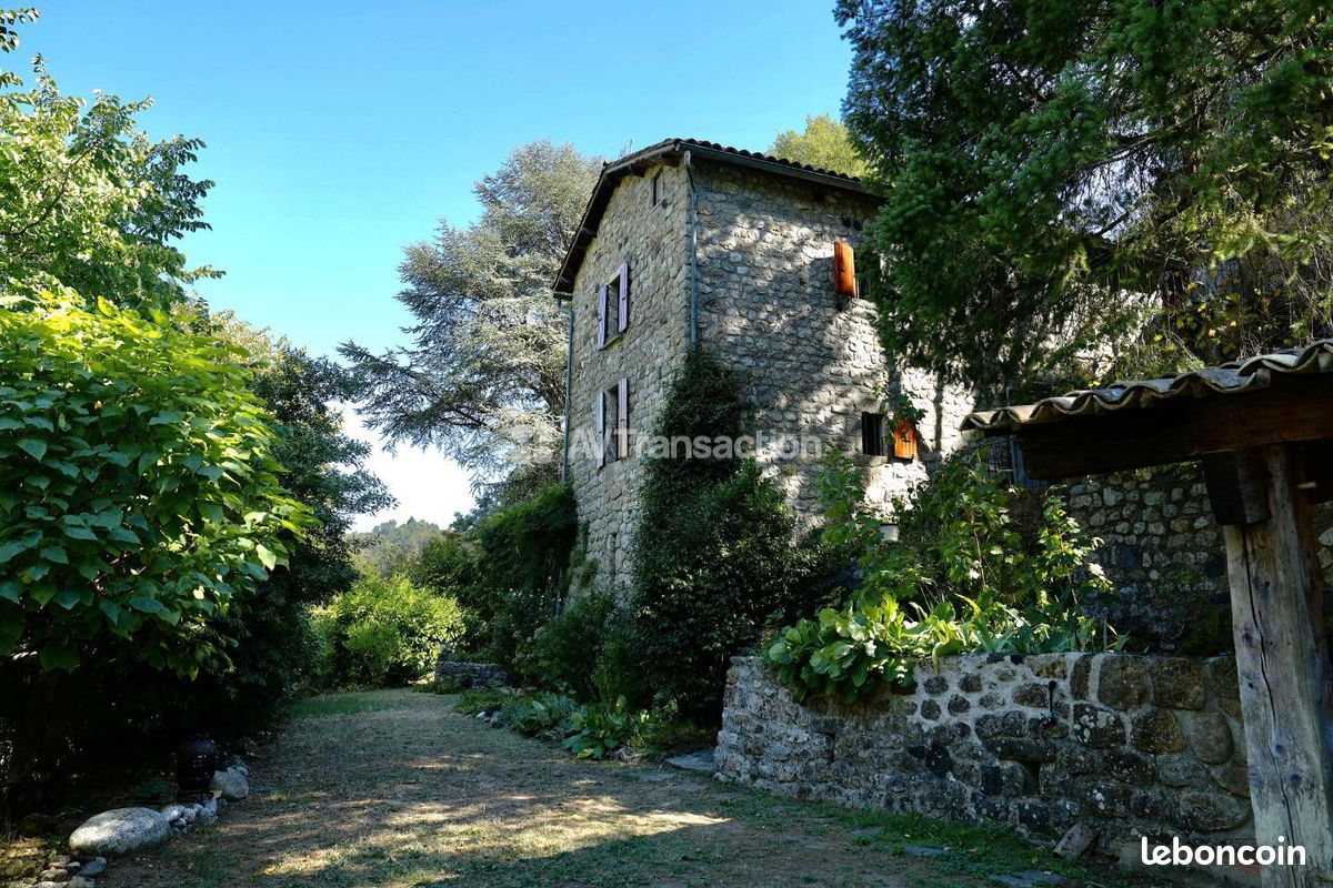 Maison 6 pièces 140 m² · à Meyras · 140 m² · 399 000 €