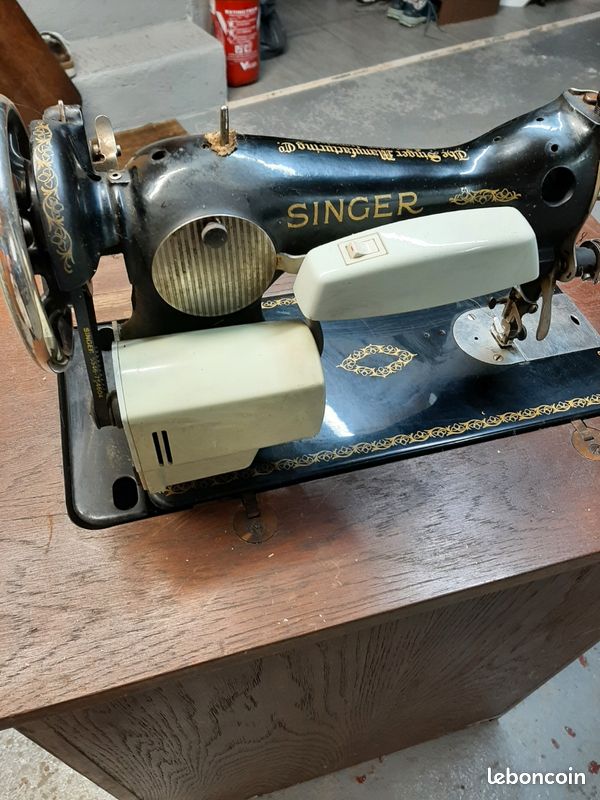 Machine a coudre ancienne motorisée Singer avec meuble (image 2)