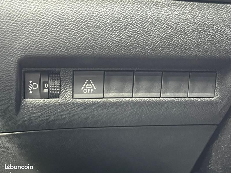 Peugeot 2008 e-2008 136ch Style (image 22)
