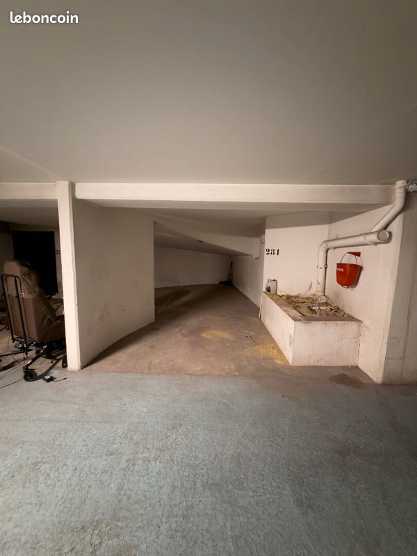 Parking 17 m² · à Paris · 17 m² · 15 400 €