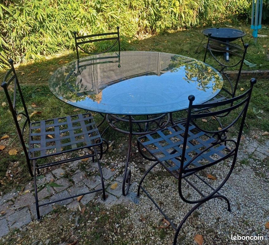 Table en fer forgé et verre et ses 6 chaises