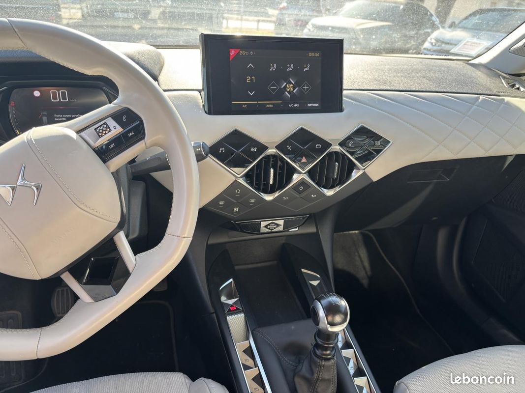 DS DS 3 DS3 Crossback 1.2i PureTech 12V - 100 So Chic (image 9)