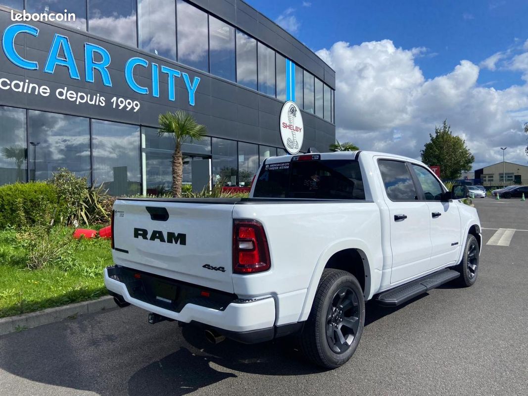 Dodge ram 1500 crew cab bighorn night edition (image 8)