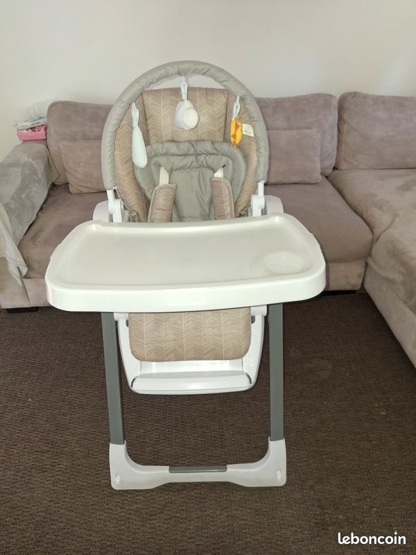 Chaise haute (image 1)